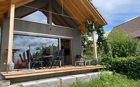 Zweistoeckiges Natur-Holzhaus Mit Berg- & Seesicht